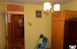 Apartament de vanzare cu 3 camere, decomandate, 65 mp, cu garaj