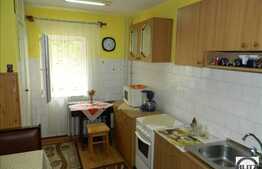 Apartament de vanzare cu 3 camere, decomandate, 65 mp, cu garaj