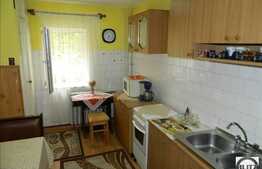 Apartament de vanzare cu 3 camere, decomandate, 65 mp, cu garaj