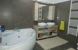 3 camere, 120 mp, scara interioara, parcare, zona liceului Edmond Nicolau