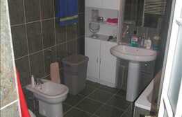 Vanzare apartament 3 camere, 80 mp, decomandat, garaj, zona Parcul Colina