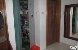 Vanzare apartament 3 camere, 80 mp, decomandat, garaj, zona Parcul Colina