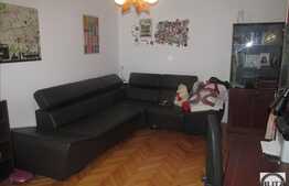 Vanzare apartament 3 camere, 80 mp, decomandat, garaj, zona Parcul Colina