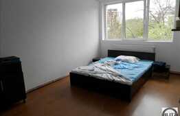 Vanzare apartament cu 3 camere, 75 mp, terasa 80 mp, loc parcare