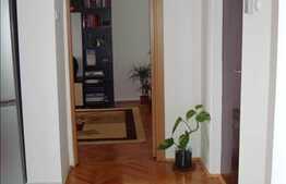 Apartament de vanzare, 2 camere, decomandat, etaj intermediar, zona Primaverii!