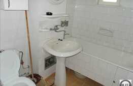 De vanzare apartament cu 3 camere, 66 mp, boxa subsol, zona Kaufland