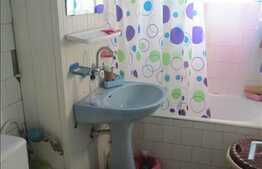 De vanzare apartament 3 camere, 52 mp, boxa subsol, zona strazii Mehedinti