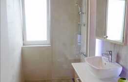 Vanzare apartament 2 camere, 55 mp, parcare, zona Grand Hotel Italia