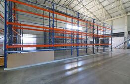 Hala moderna, cu 3 incaperi, 1.909 mp, cu acces la A3, zona Luna