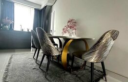 Apartament la vilă, 3 camere, 82 mp, 5 balcoane, 3 bai, parcare, zona Vivo