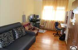 Vanzare apartament 3 camere, 80 mp, loc parcare, zona strazii Pintea Viteazul