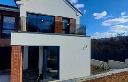 Casa in regim cuplat, 6 camere, 320 mp utili, teren 612 mp, situata in Borhanci