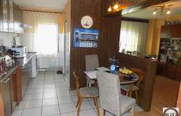 4 camere, decomandat, 82,98 mp, etaj intermediar, boxa, zona Calea Floresti