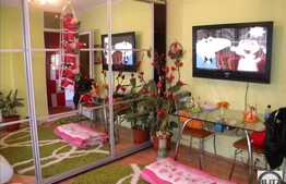 De vanzare apartament cu 2 camere, cu 2 balcoane, 60 mp