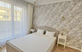 Apartament semidecomandat, totul nou, terasa de 15 mp, parcare, zona Terra