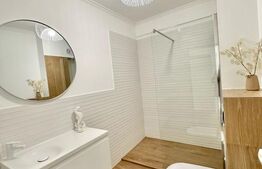 Apartament de lux, 2 camere, 55 mp, parcare, etaj intemediar, zona Terra