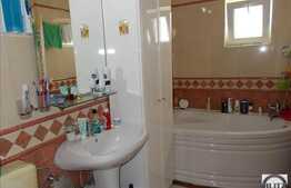 De vanzare apartament 4 camere,93,12 mp,boxa subsol, zona strazii Calea Floresti