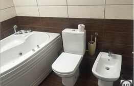 Vanzare apartament 3 camere, 80 mp, loc de parcare, zona strazii Campului