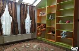 Vanzare apartament 3 camere, 80 mp, loc de parcare, zona strazii Campului