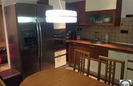 Vanzare apartament 3 camere, 80 mp, loc de parcare, zona strazii Campului