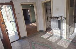 Vânzare Casă în Săcele - Locuință cu Teren Generos cu Potențial -de Renovat