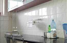 Vanzare apartament 2 camere, decomandat, 52 mp, boxa, garaj, zona Piata Flora