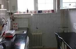 Vanzare apartament 2 camere, decomandat, 52 mp, boxa, garaj, zona Piata Flora