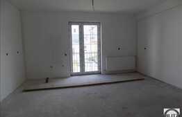 2 camere, 53 mp, decomandat, terasa 40 mp, zona Grand Hotel Italia