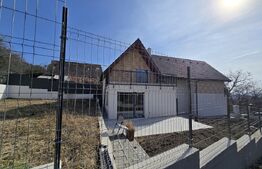 Casă de vânzare, 4 camere, 202 mp, Lângă Pădure