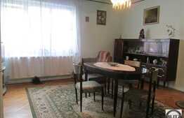 Vanzare apartament 3 camere, 90 mp, boxa subsol, zona centrala