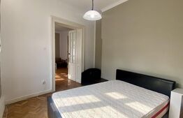 Casa de 3 camere, 80 m, curte 70 mp, parcare, zona UMF/Centru