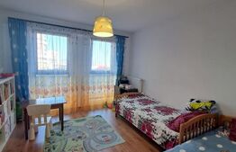 Apartament de vanzare, cu 3 camere, 98 mp, zona Tractoru