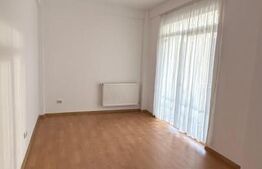 Apartament 3 camere , 2 balcoane deschise, terasa generoasa, zona la Terenuri