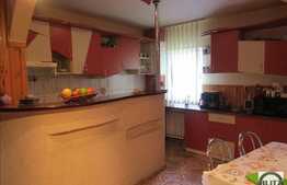 Vanzare apartament 3 camere,  75 mp, parcare, boxa, zona strazii Calea Floresti