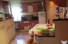 Vanzare apartament 3 camere,  75 mp, parcare, boxa, zona strazii Calea Floresti