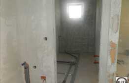 De vanzare apartament 2 camere, decomandat, 53 mp, semifinisat, cu balcon!