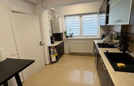 Apartament de 3 camere decomandate, 2 bai, etaj intermediar, zona Europa 
