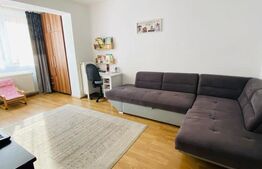 Apartament cu 2 dormitoare, 54mp, parcare, balcon, zona Centrala