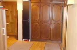 Vanzare apartament 3 camere, boxa, garaj, zona Parcului Central