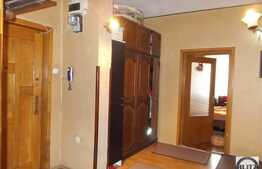 Vanzare apartament 3 camere, boxa, garaj, zona Parcului Central