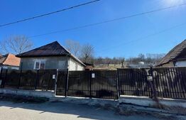 Casa de vanzare, cu 2 camere, 86 mp, teren 1500 mp, zona Valcele