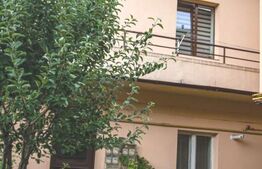 Apartament 3 camere 2 bai -in vila - 80mp  -pivnita si  parcare Central 