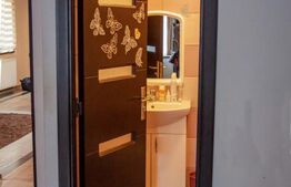 Apartament in vila, 80mp  loc parcare, mobilat, zona Centru Istoric 530 mp curte