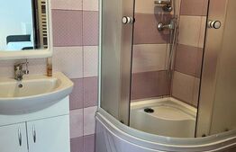 Apartament 3 camere 2 bai -in vila - 80mp  -pivnita si  parcare Central 