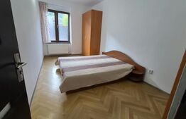 Apartament 3 camere 2 bai -in vila - 80mp  -pivnita si  parcare Central 