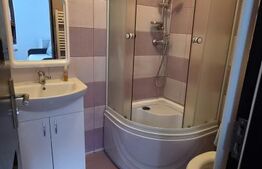 Apartament 3 camere 2 bai -in vila - 80mp  -pivnita si  parcare Central 