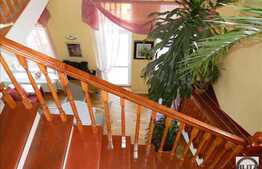 3 camere de vanzare, 144 mp si terasa 15 mp, zona Motilor!