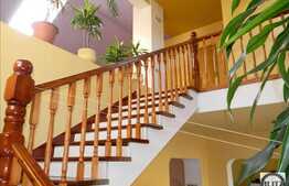 3 camere de vanzare, 144 mp si terasa 15 mp, zona Motilor!