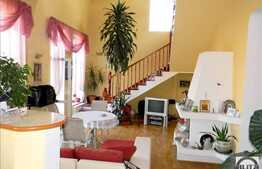 3 camere de vanzare, 144 mp si terasa 15 mp, zona Motilor!