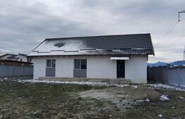 Casă de Vânzare cu 3 camere  în Cartierul Izvor, Tărlungeni